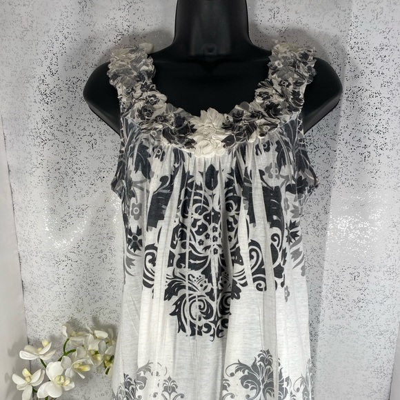 Espresso Women's Small Boho Floral Accent Sleeveless Tunic Top Black, Gray White - Picture 9 of 16